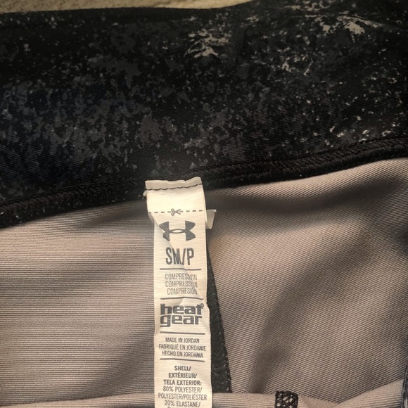 Under Armour Crop Leggings - Picture 2 of 9